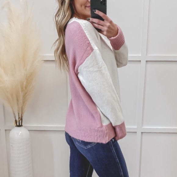 Color Contrast Sweater - Picture 2 of 2